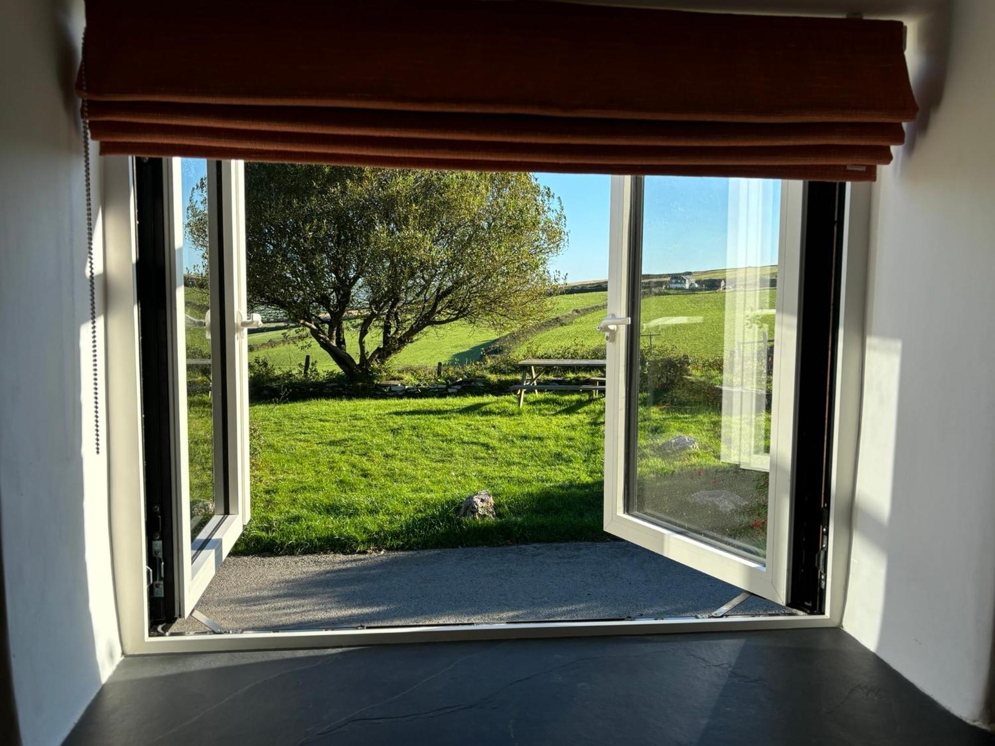 Polrunny Farm Seaberry With A Sea View And Log Burner